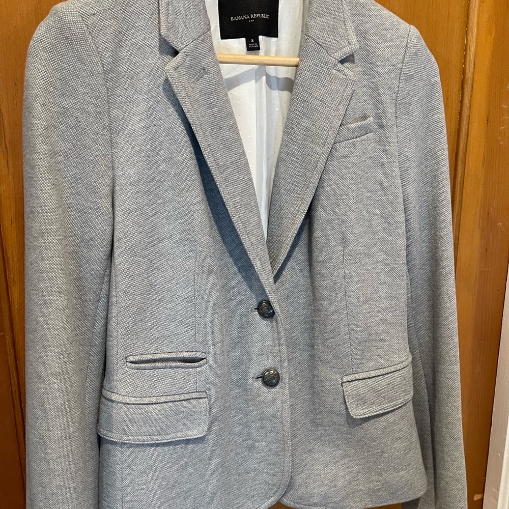 Banana Republic blazer! Worn once. No stains. Like new!!